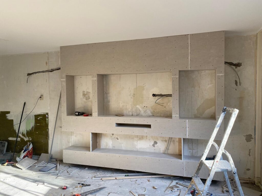 afwerkingen: cinewalls, wanden, plafonds, schilderwerk en stucwerk,